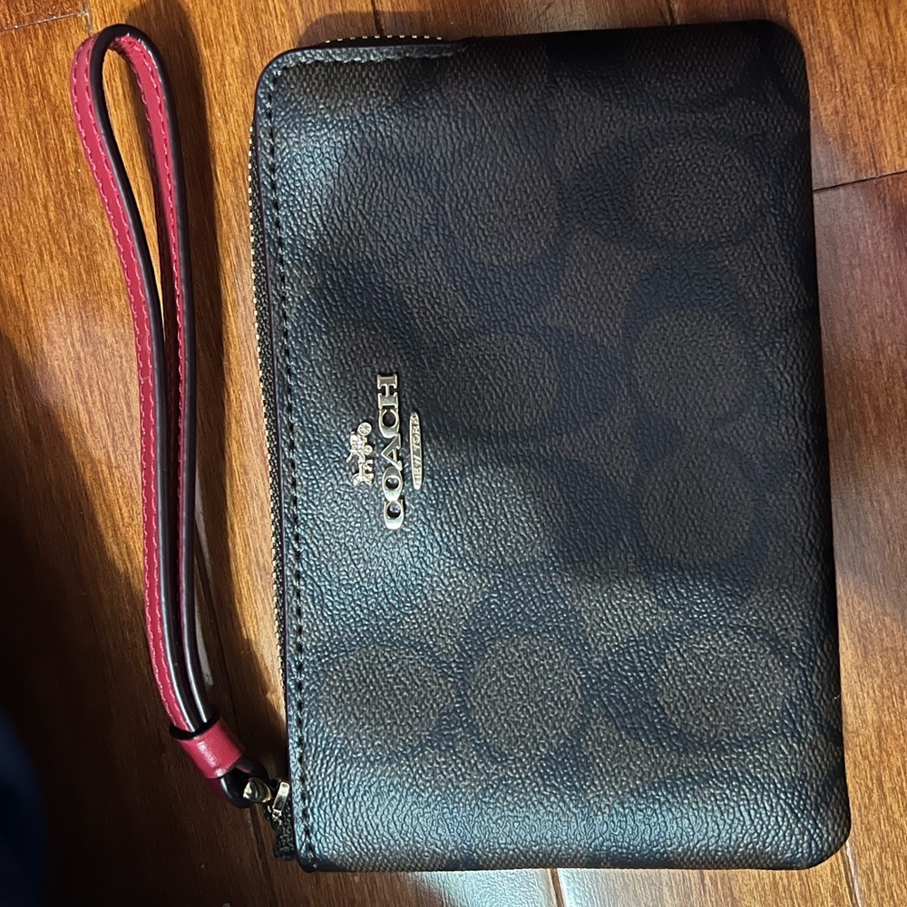 Coach Zipper Wallet